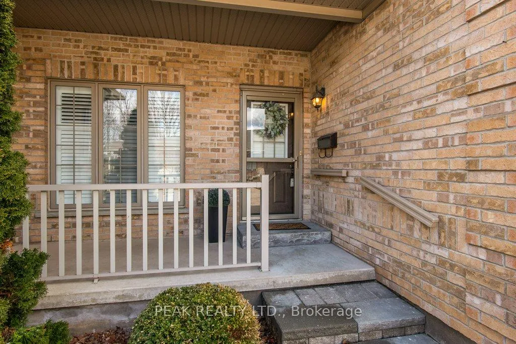 Photo 2 of Unit 3, 900 Doon Village Road, Kitchener — HOMEH