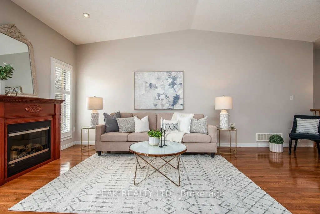 Photo 8 of Unit 3, 900 Doon Village Road, Kitchener — HOMEH