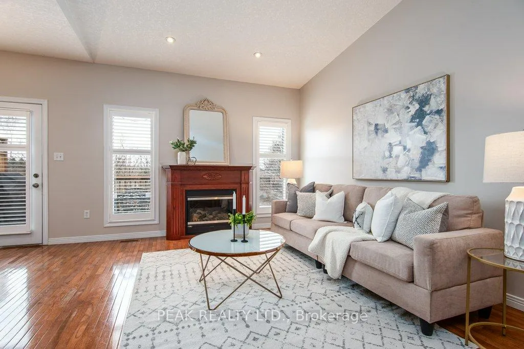 Photo 10 of Unit 3, 900 Doon Village Road, Kitchener — HOMEH