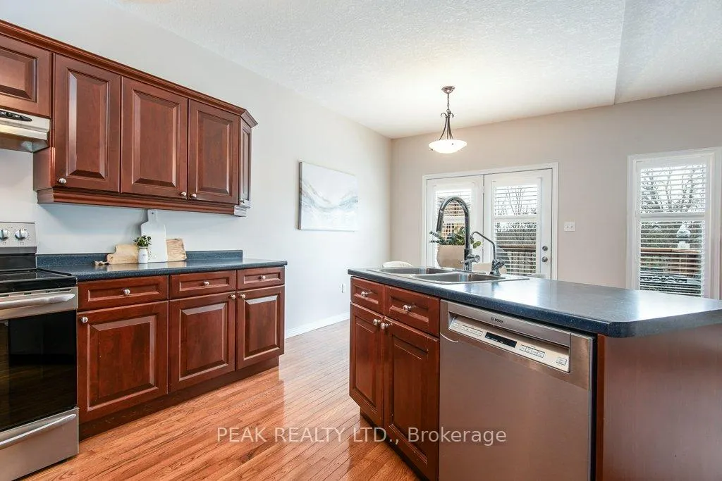 Photo 18 of Unit 3, 900 Doon Village Road, Kitchener — HOMEH