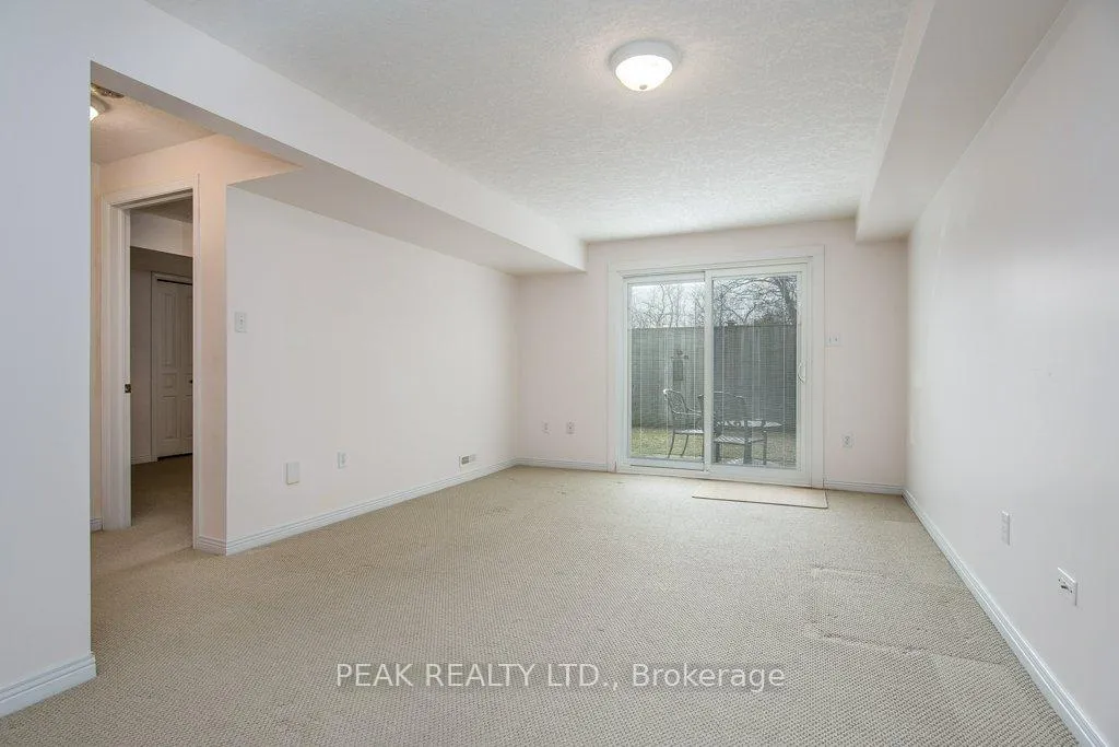 Photo 38 of Unit 3, 900 Doon Village Road, Kitchener — HOMEH
