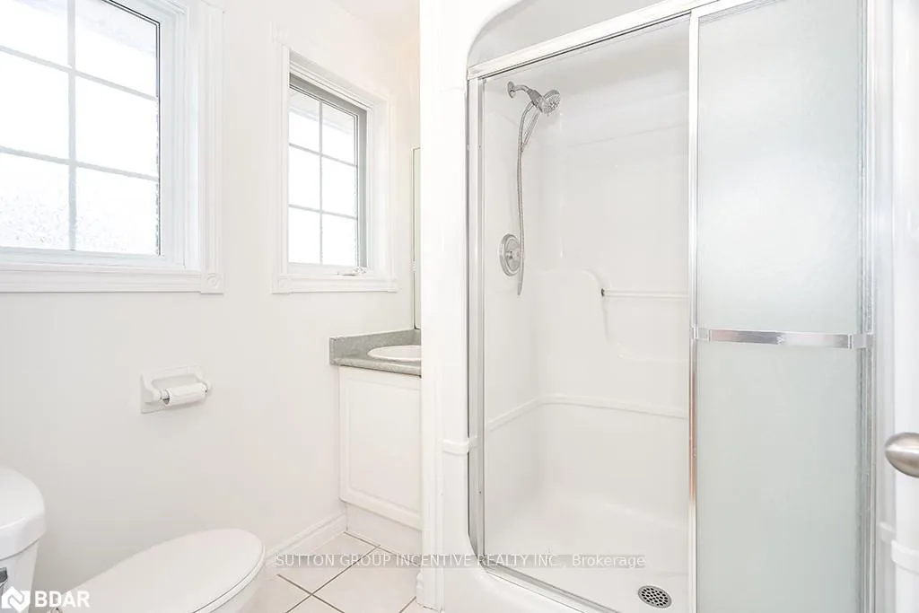 Photo 5 of 40 Kell Place, Barrie, Bayshore — HOMEH