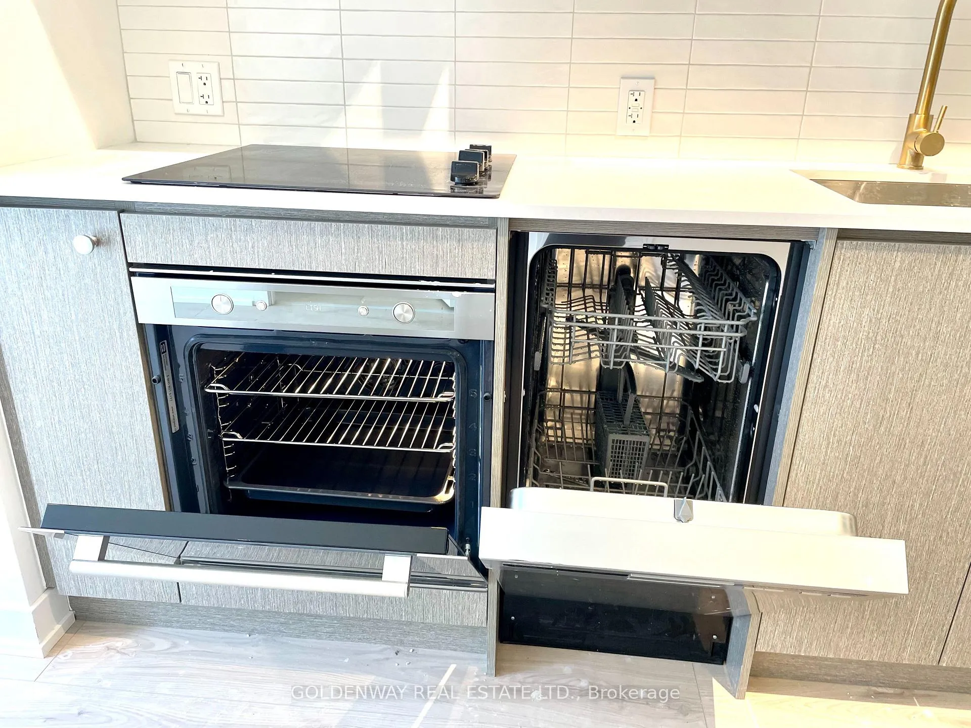 Photo 6 of Unit Ph12, 9 Tecumseth Street, Toronto, Niagara — HOMEH