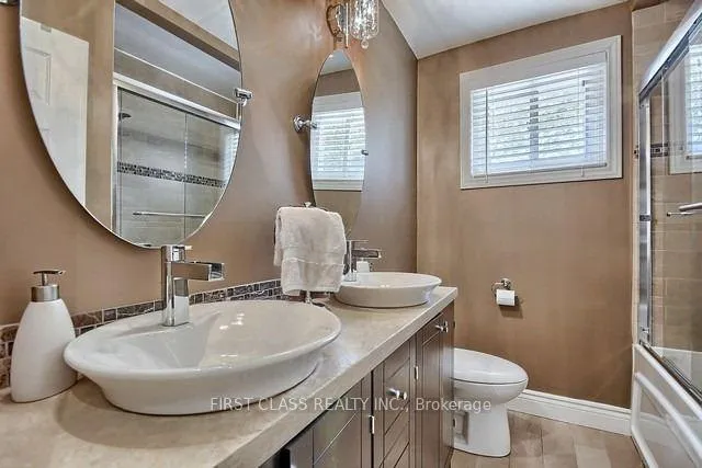 Photo 3 of Unit Upper, 28 Collins Crescent, Aurora, Aurora Heights — HOMEH