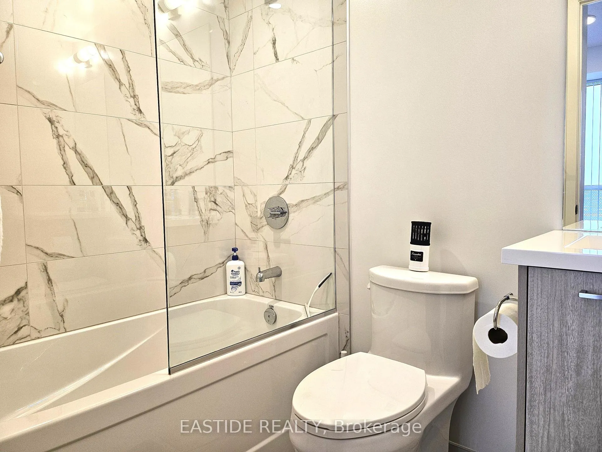 Photo 4 of Unit 1506, 28 Interchange Way, Vaughan, Vaughan Corporate Centre — HOMEH