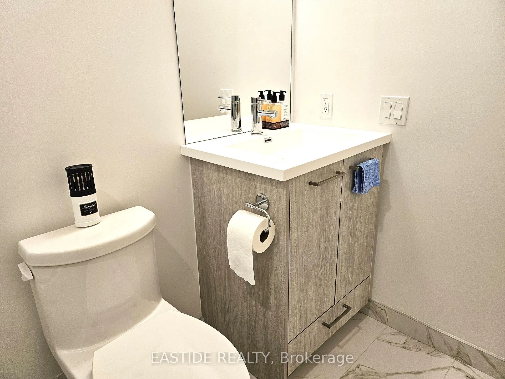 Photo 5 of Unit 1506, 28 Interchange Way, Vaughan, Vaughan Corporate Centre — HOMEH