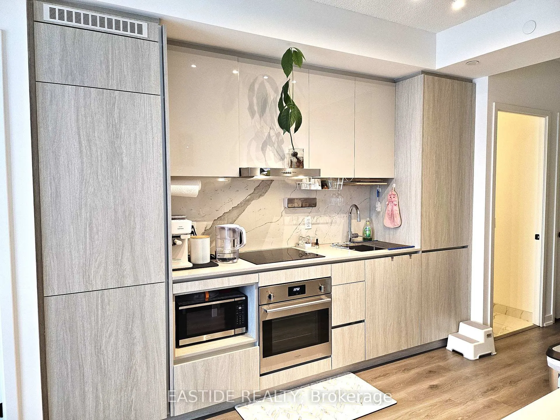Photo 10 of Unit 1506, 28 Interchange Way, Vaughan, Vaughan Corporate Centre — HOMEH