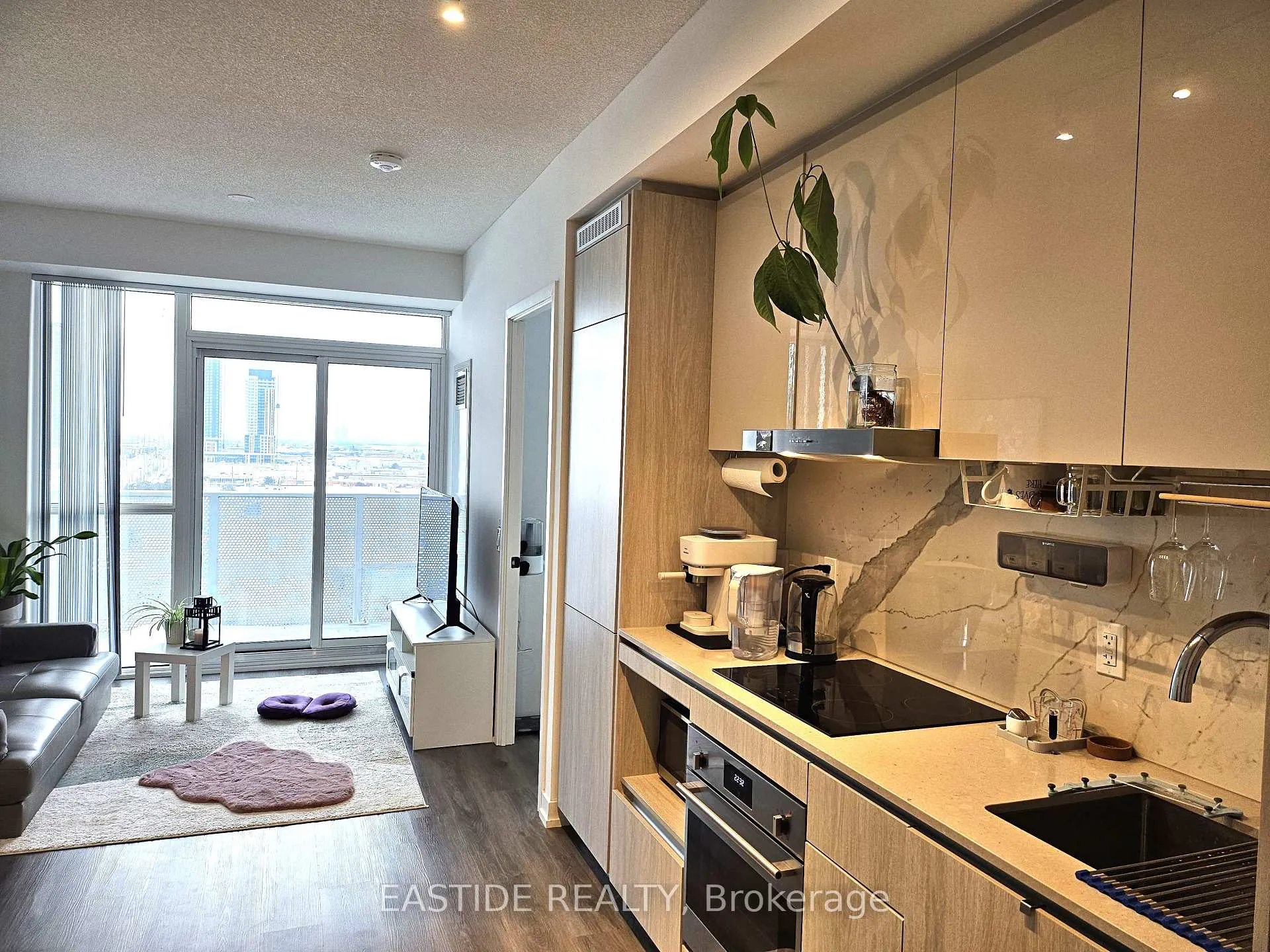 Photo 12 of Unit 1506, 28 Interchange Way, Vaughan, Vaughan Corporate Centre — HOMEH