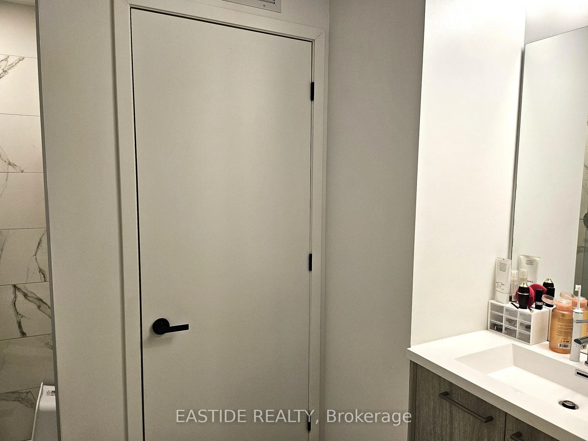 Photo 15 of Unit 1506, 28 Interchange Way, Vaughan, Vaughan Corporate Centre — HOMEH