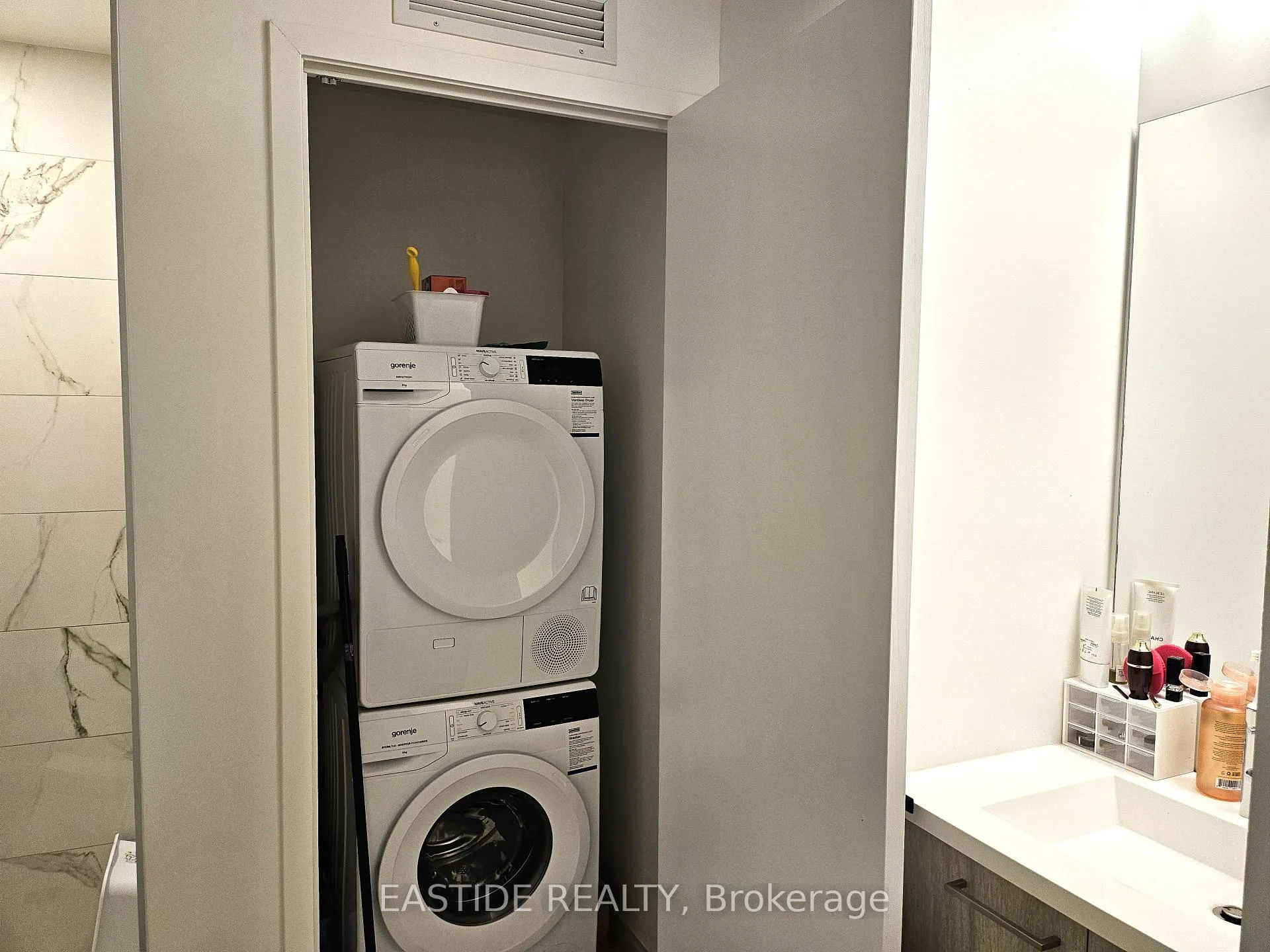 Photo 21 of Unit 1506, 28 Interchange Way, Vaughan, Vaughan Corporate Centre — HOMEH