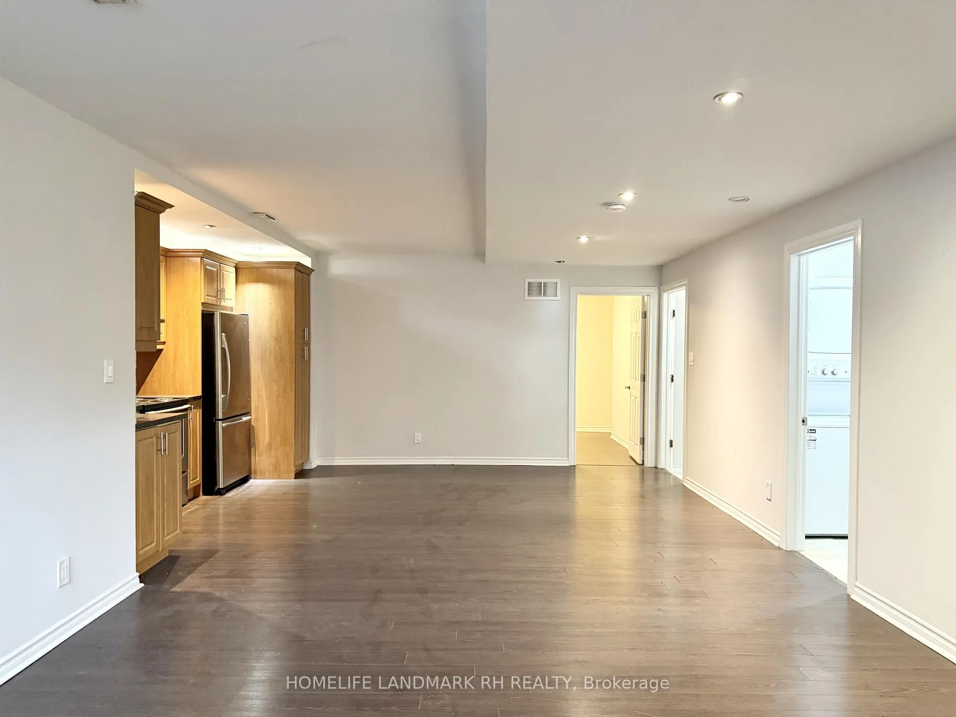 Photo 4 of Unit Lower Level, 78 Halldorson Avenue, Aurora, Bayview Northeast — HOMEH
