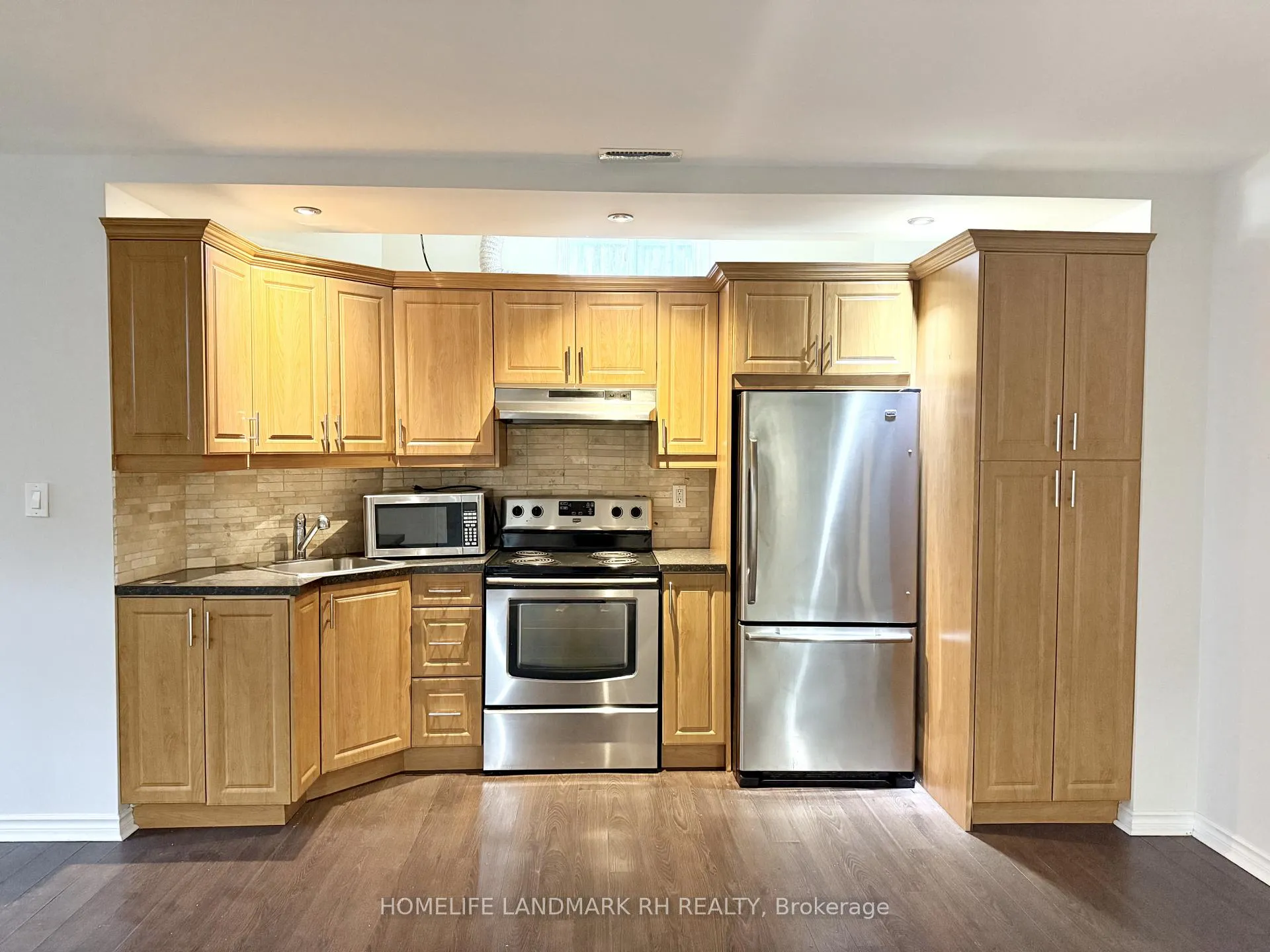 Photo 5 of Unit Lower Level, 78 Halldorson Avenue, Aurora, Bayview Northeast — HOMEH