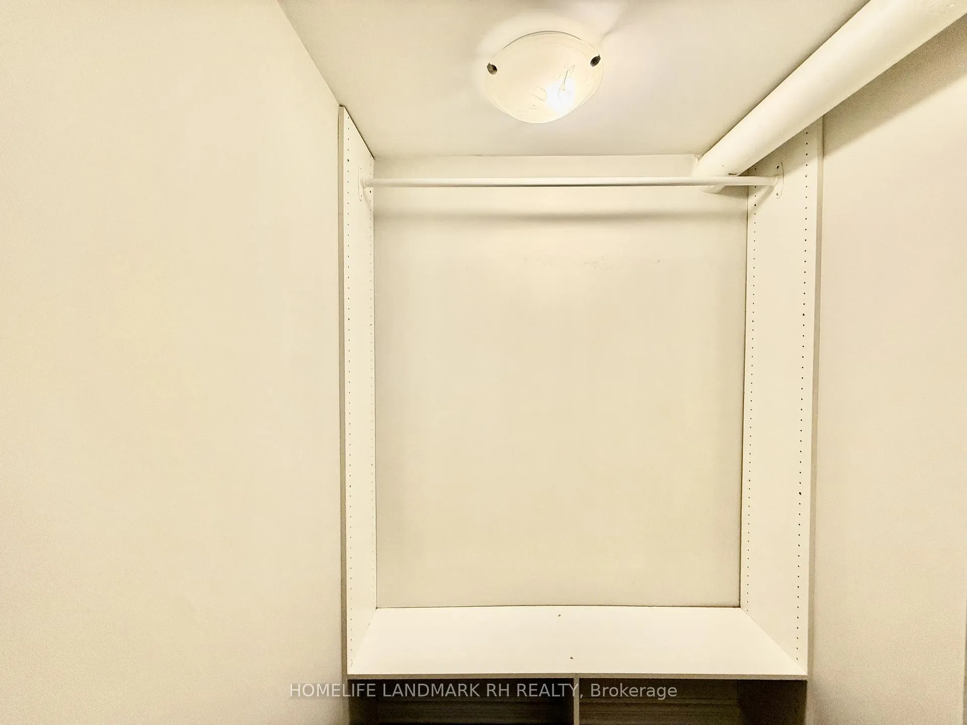 Photo 6 of Unit Lower Level, 78 Halldorson Avenue, Aurora, Bayview Northeast — HOMEH
