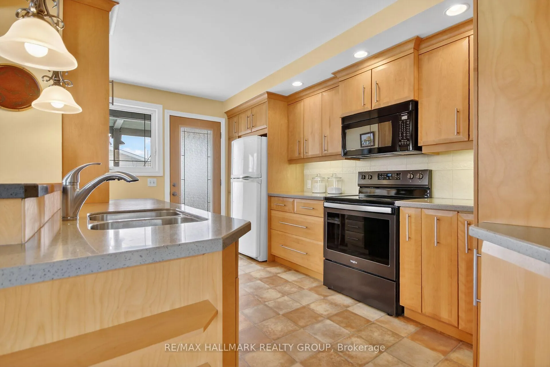 Photo 9 of 2279 Harding Road, Ottawa, Elmvale Acres/Urbandale — HOMEH