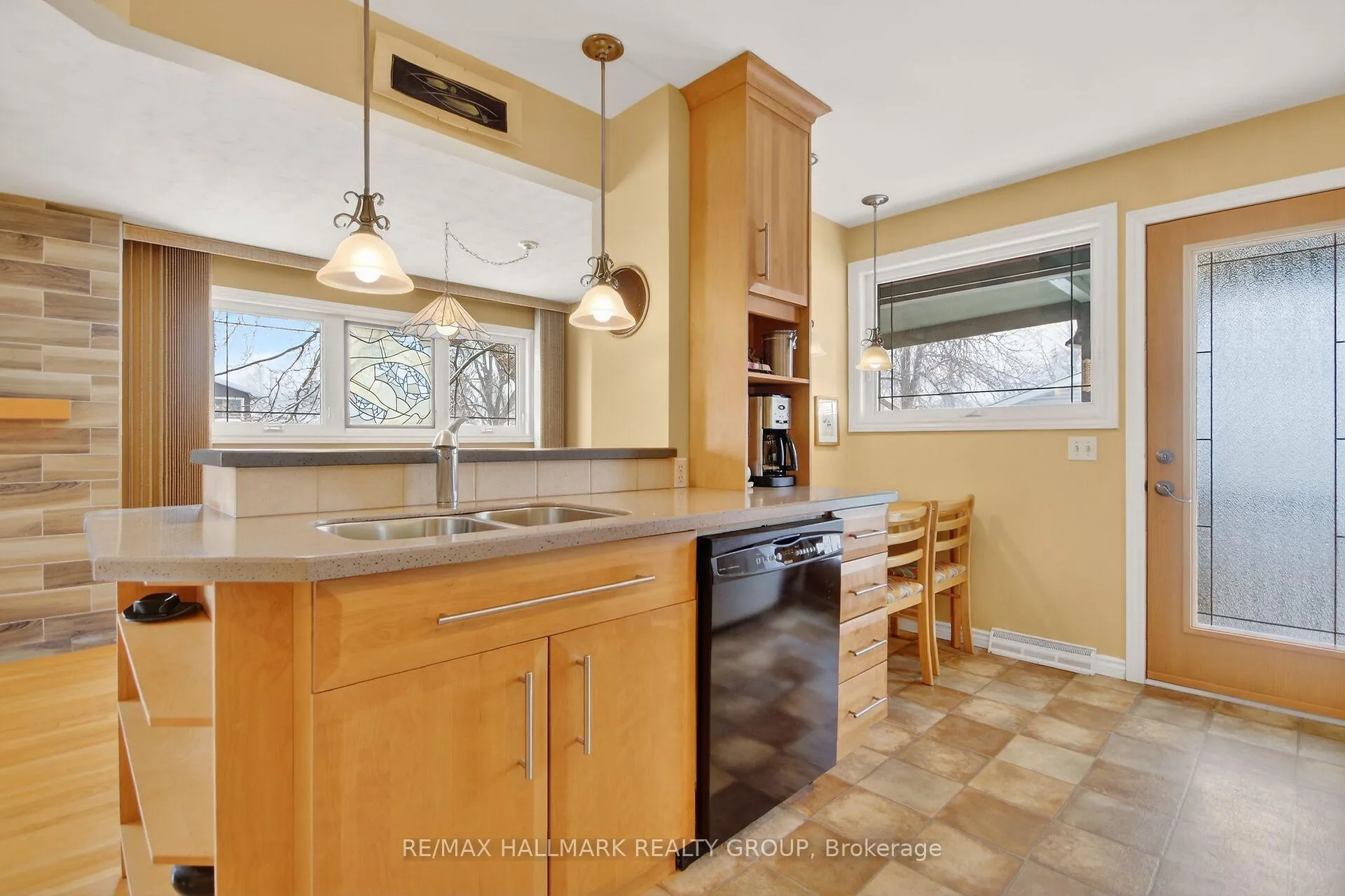 Photo 10 of 2279 Harding Road, Ottawa, Elmvale Acres/Urbandale — HOMEH