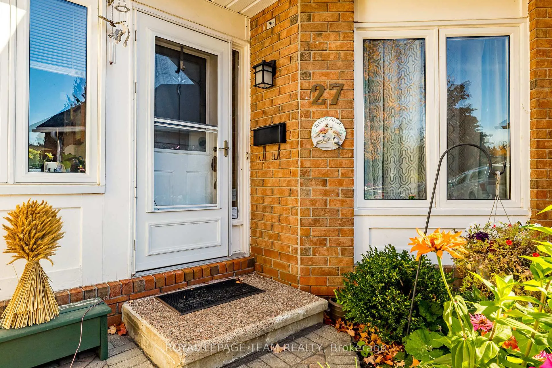 Photo 3 of 27 Pine Needles Court, Ottawa, Stittsville (Central) — HOMEH
