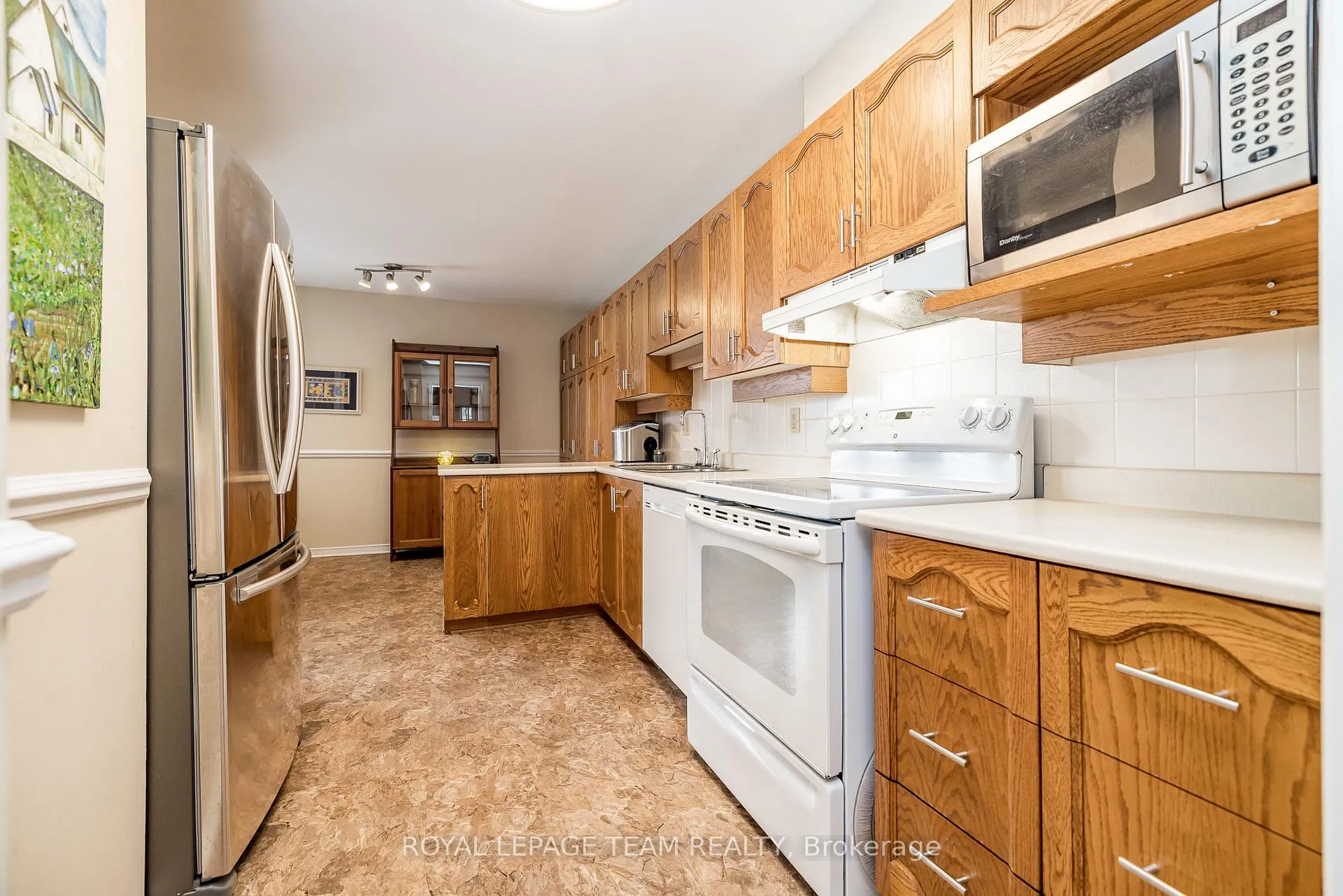Photo 12 of 27 Pine Needles Court, Ottawa, Stittsville (Central) — HOMEH