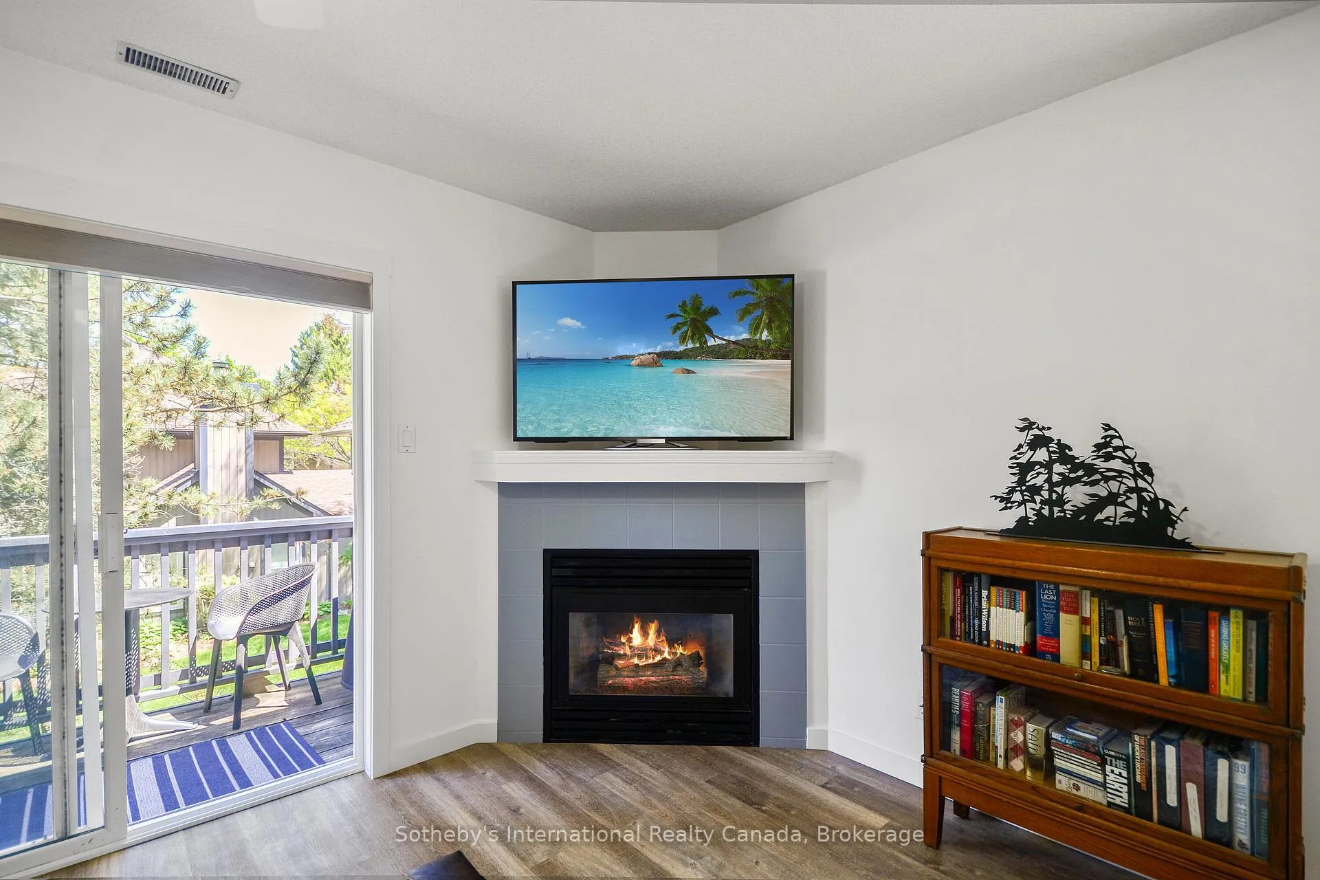 Photo 3 of 331 Mariners Way, Collingwood — HOMEH