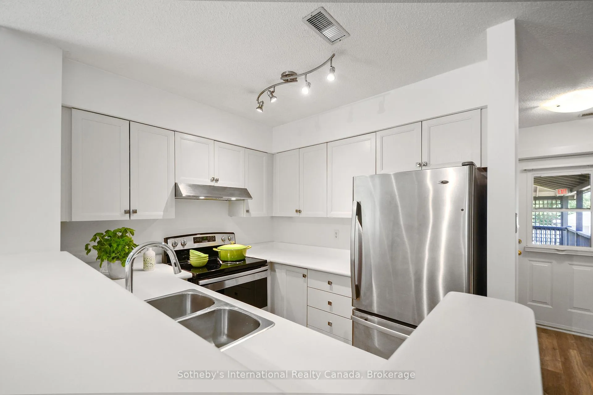Photo 7 of 331 Mariners Way, Collingwood — HOMEH