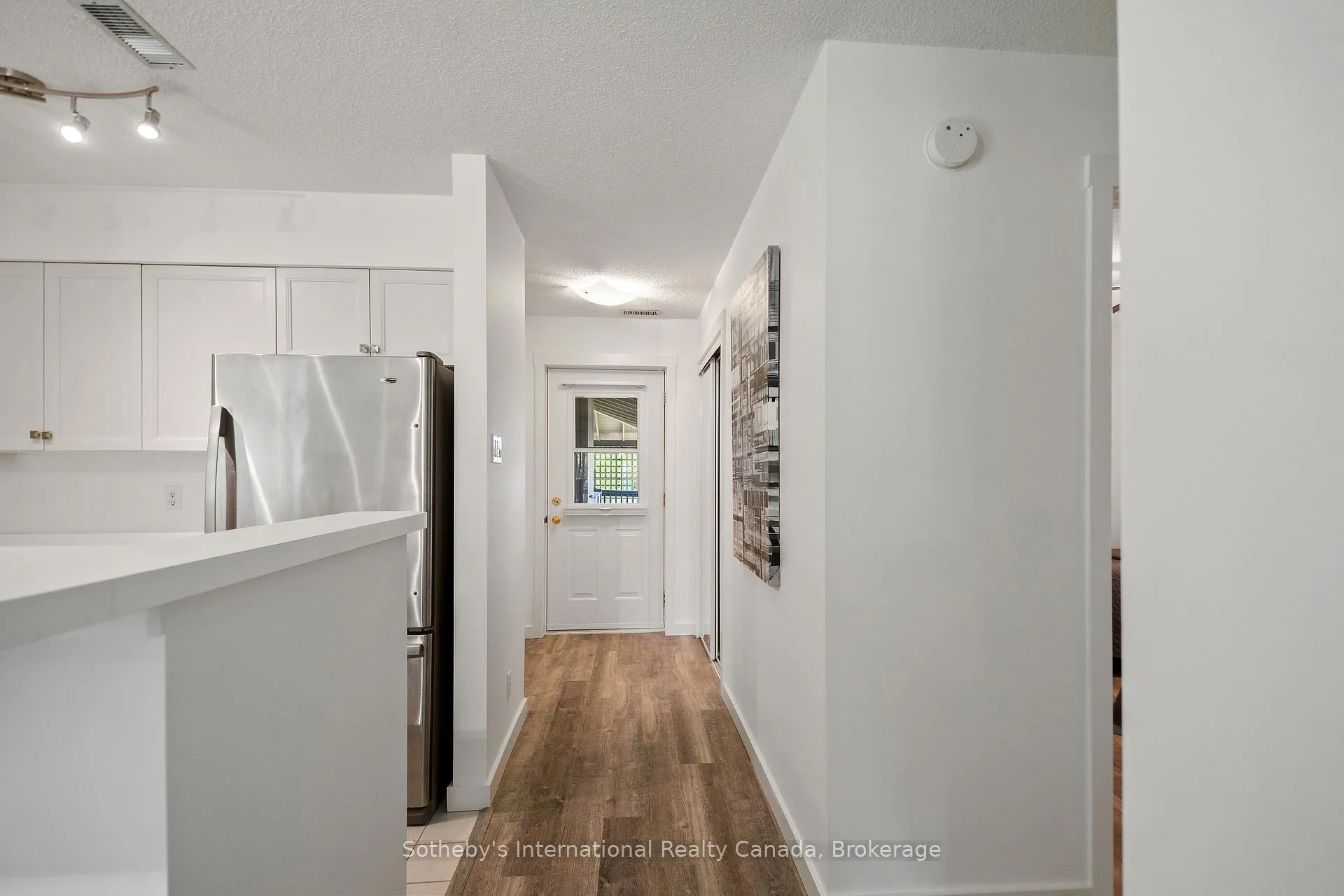 Photo 17 of 331 Mariners Way, Collingwood — HOMEH