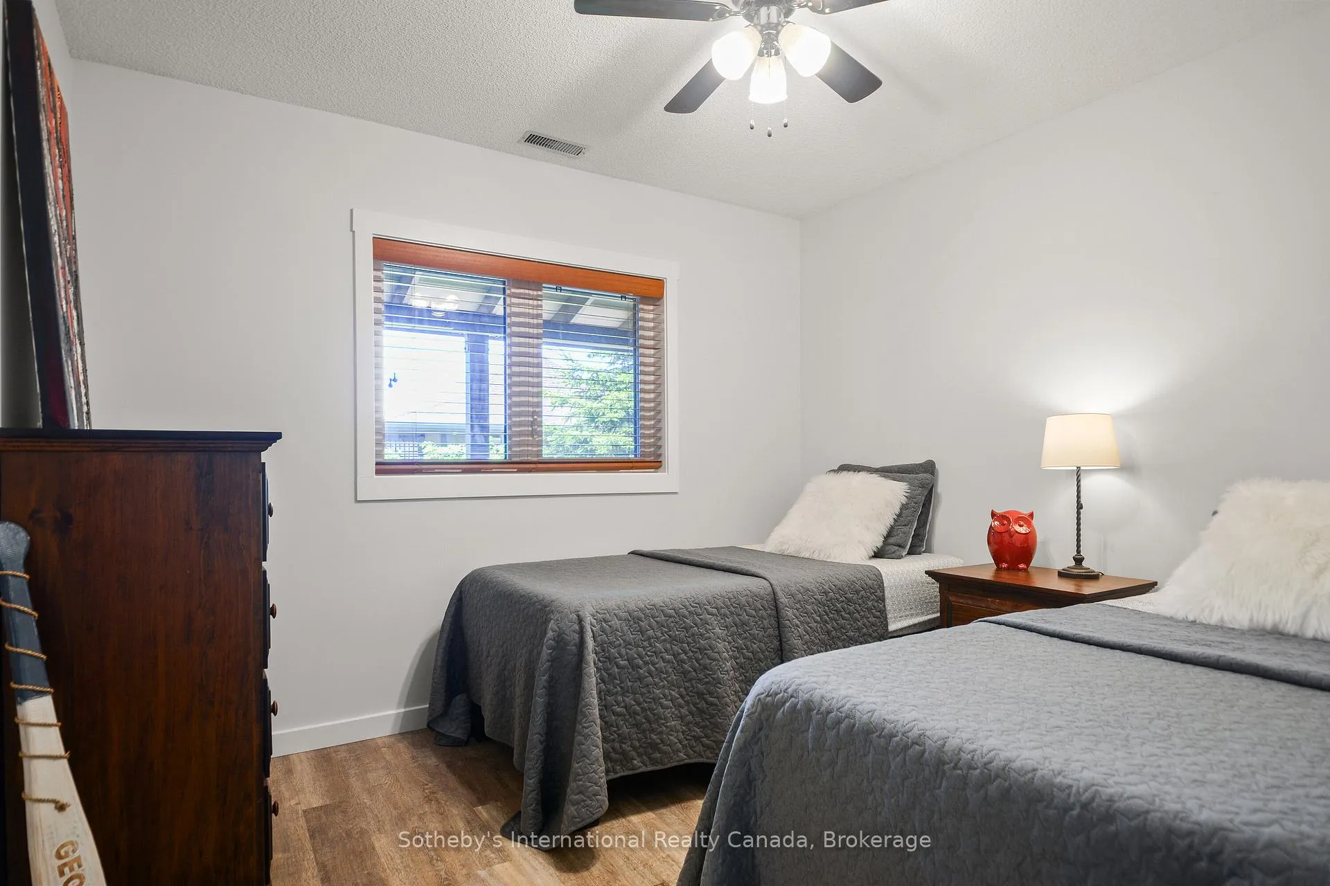Photo 20 of 331 Mariners Way, Collingwood — HOMEH