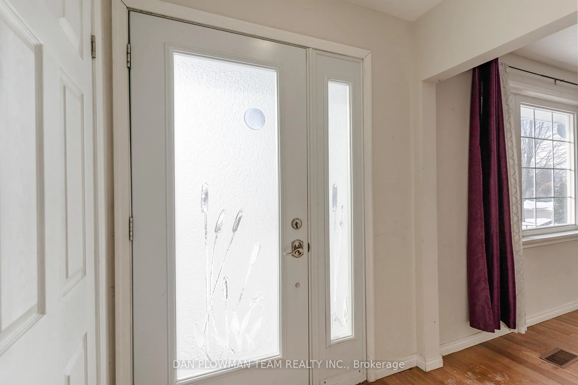 Photo 4 of 572 Montcalm Avenue, Oshawa, Vanier — HOMEH
