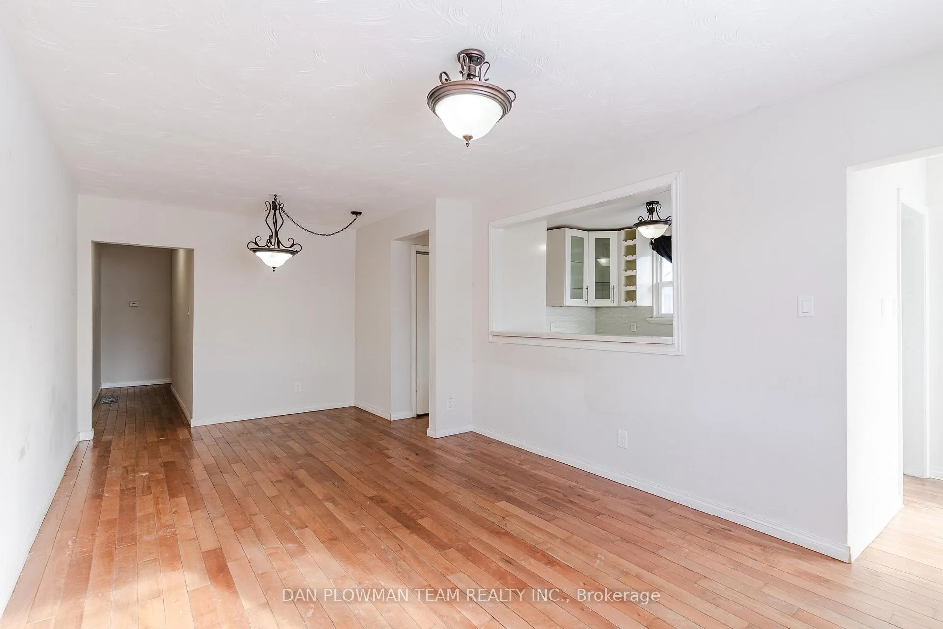 Photo 6 of 572 Montcalm Avenue, Oshawa, Vanier — HOMEH
