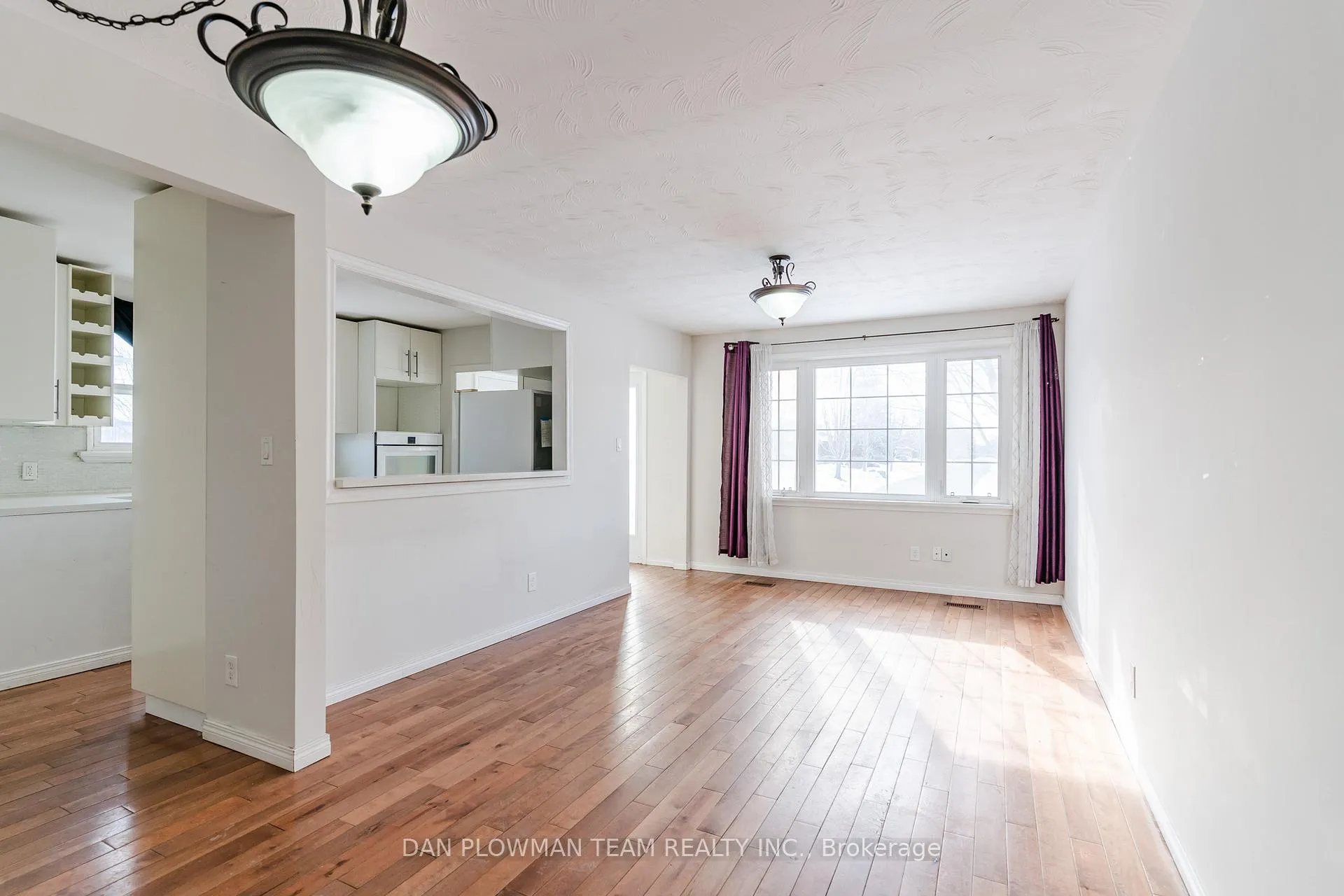 Photo 7 of 572 Montcalm Avenue, Oshawa, Vanier — HOMEH