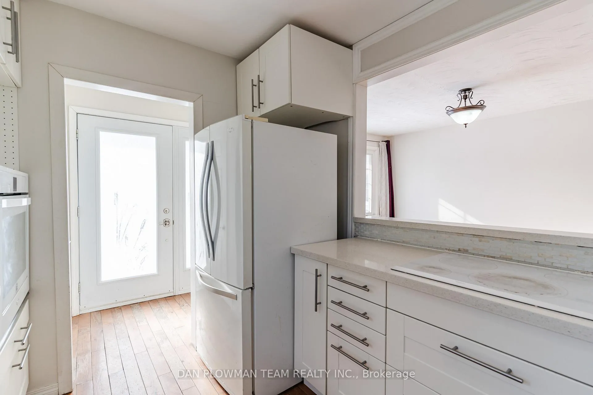 Photo 10 of 572 Montcalm Avenue, Oshawa, Vanier — HOMEH