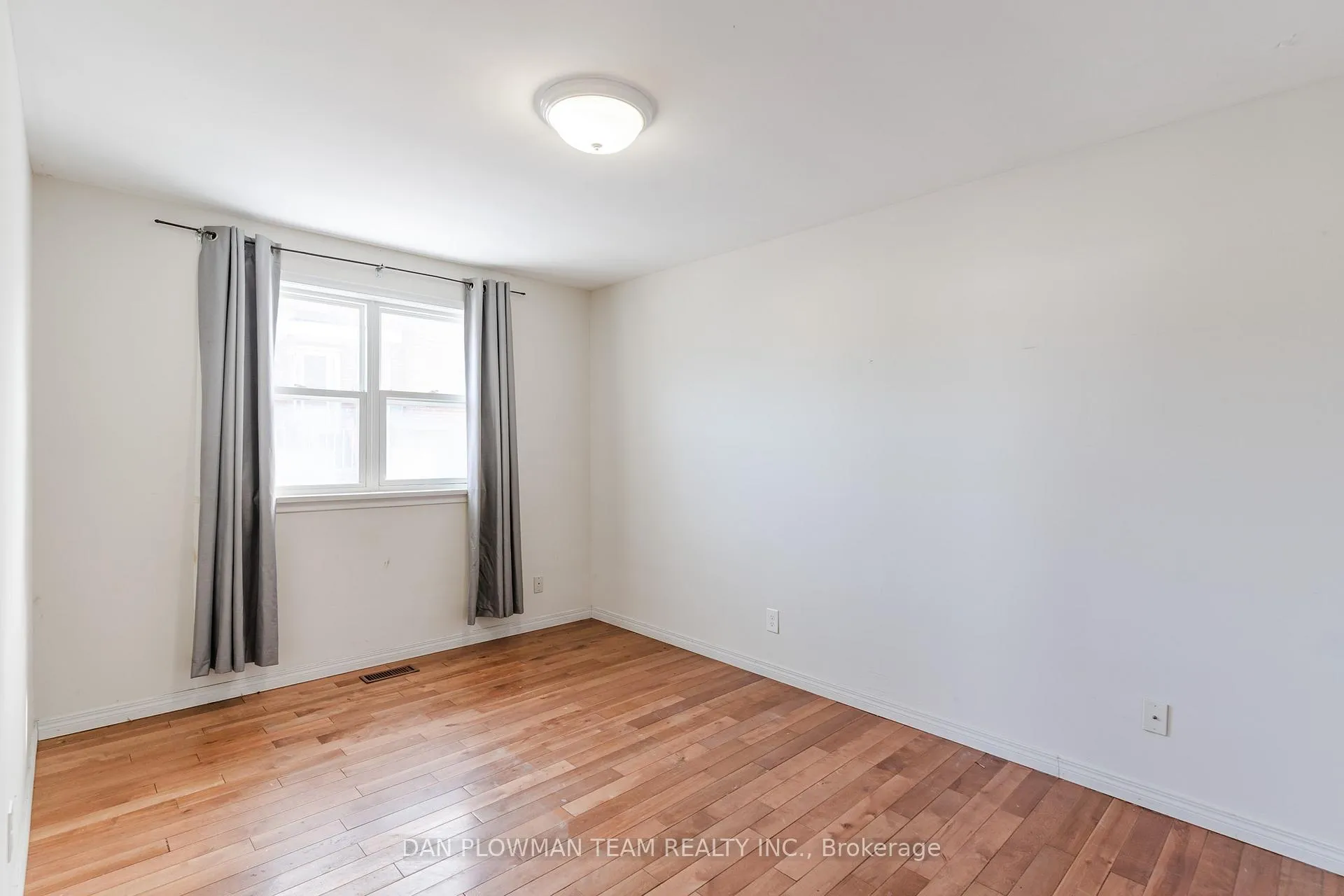 Photo 12 of 572 Montcalm Avenue, Oshawa, Vanier — HOMEH