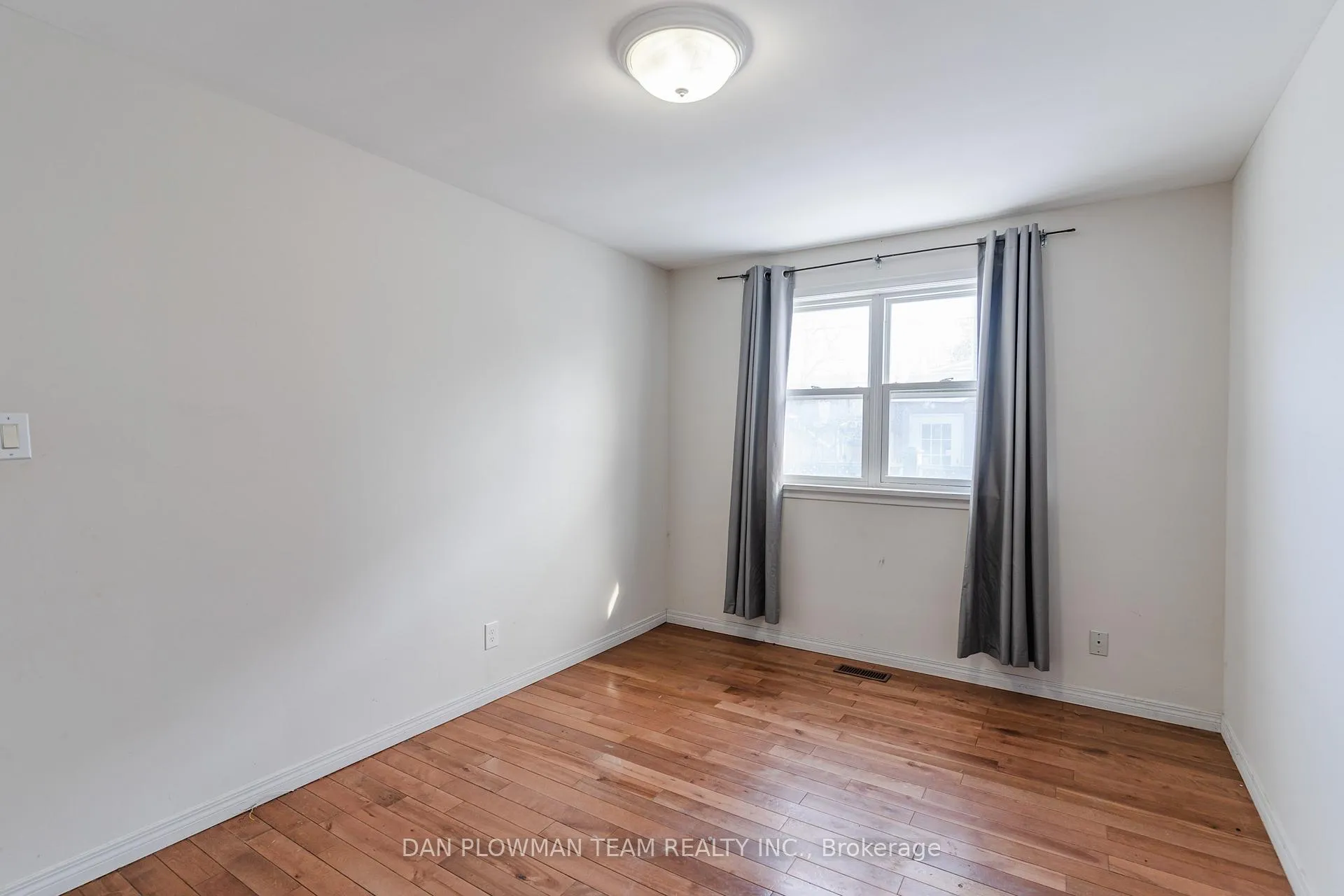 Photo 13 of 572 Montcalm Avenue, Oshawa, Vanier — HOMEH