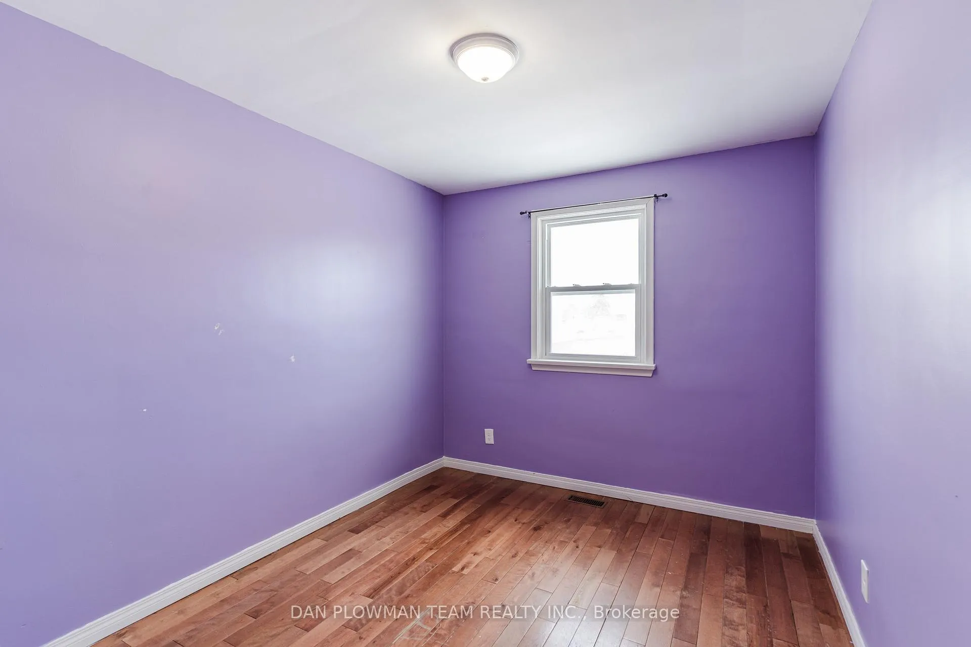 Photo 16 of 572 Montcalm Avenue, Oshawa, Vanier — HOMEH
