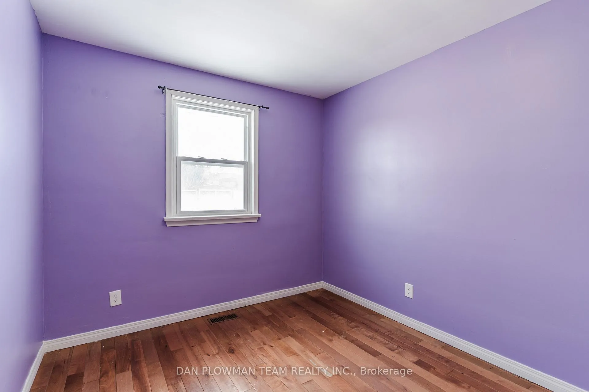 Photo 17 of 572 Montcalm Avenue, Oshawa, Vanier — HOMEH