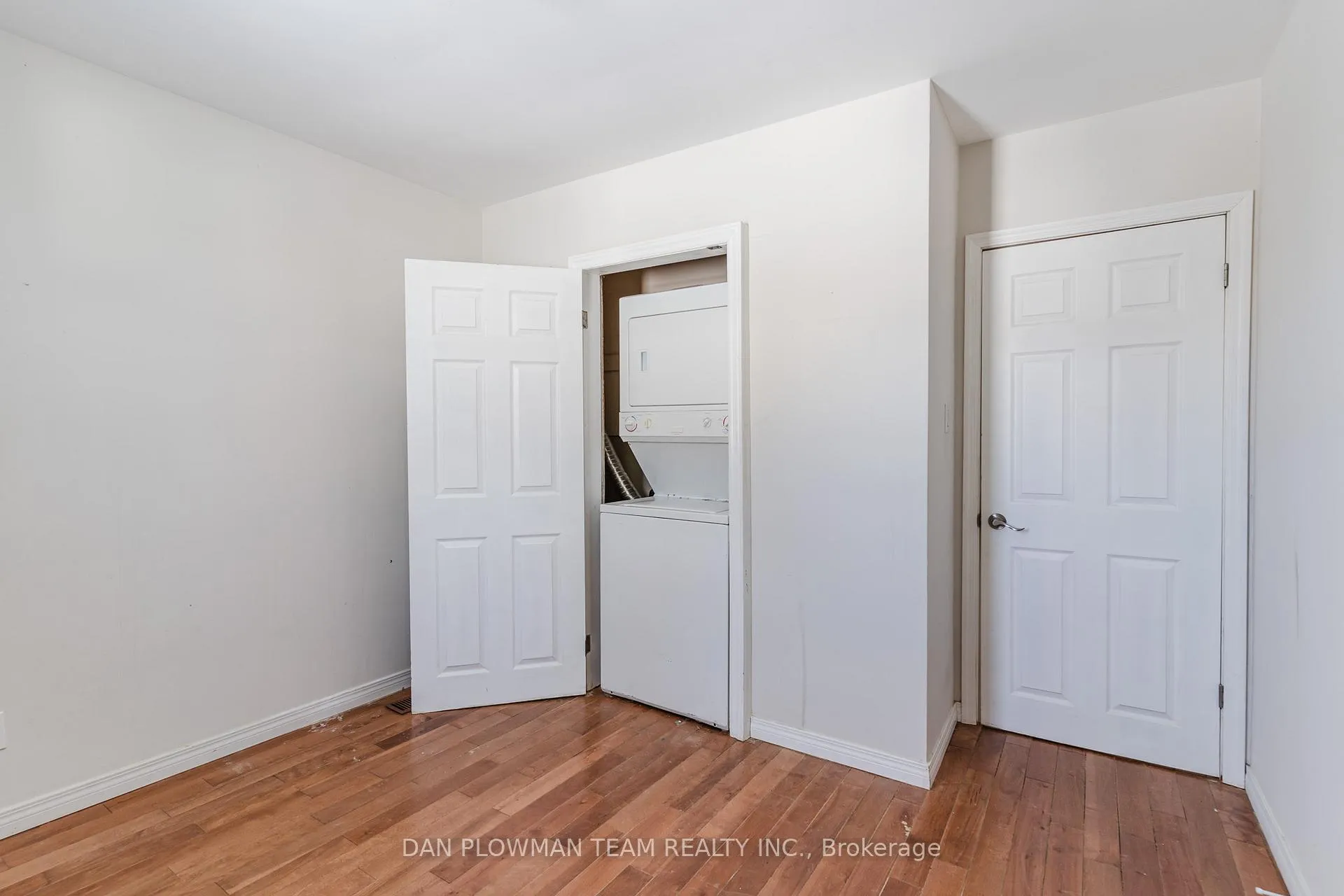 Photo 19 of 572 Montcalm Avenue, Oshawa, Vanier — HOMEH