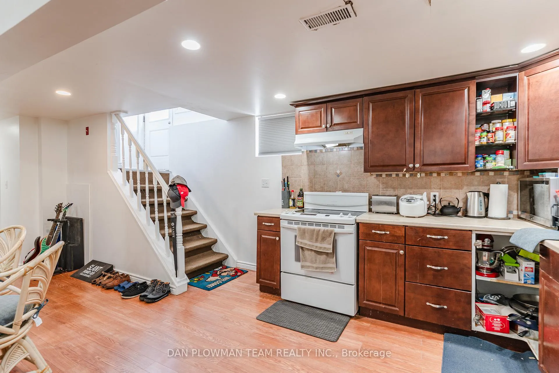 Photo 23 of 572 Montcalm Avenue, Oshawa, Vanier — HOMEH