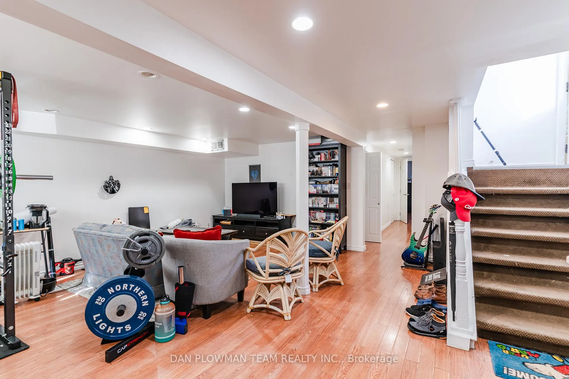 Photo 25 of 572 Montcalm Avenue, Oshawa, Vanier — HOMEH