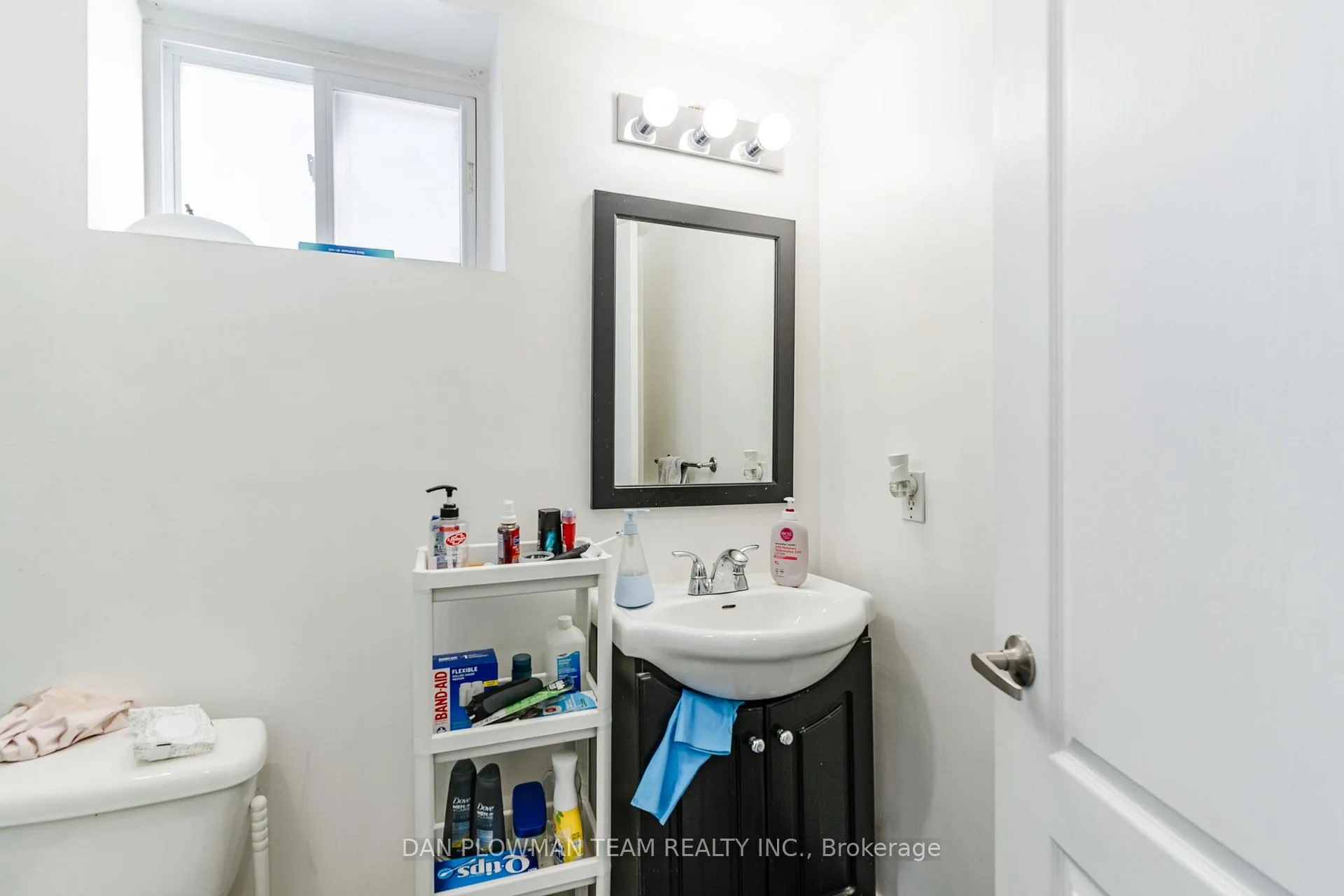 Photo 32 of 572 Montcalm Avenue, Oshawa, Vanier — HOMEH