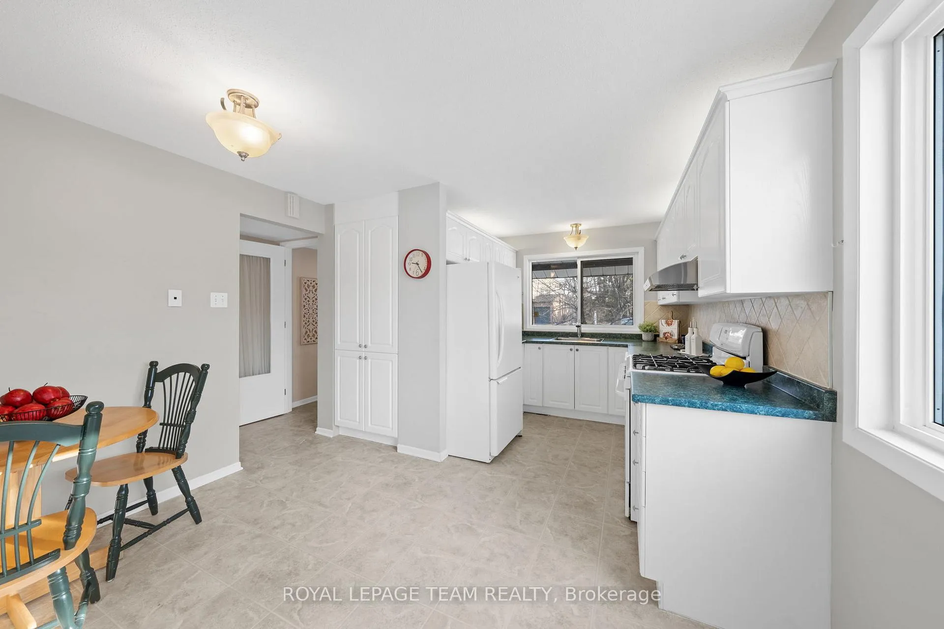 Photo 6 of 7942 Decarie Drive, Ottawa, Orleans Wood — HOMEH