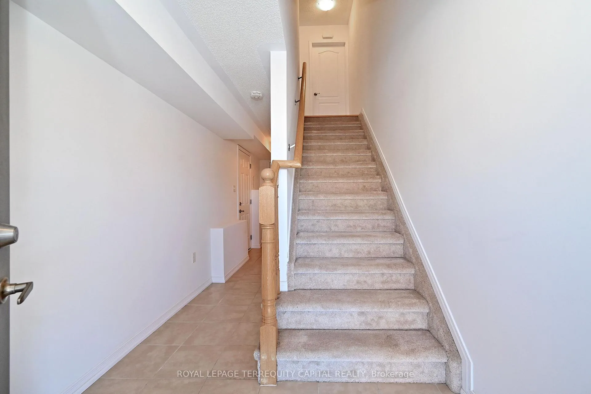Photo 4 of 123 Frank's Way, Barrie, Allandale Heights — HOMEH