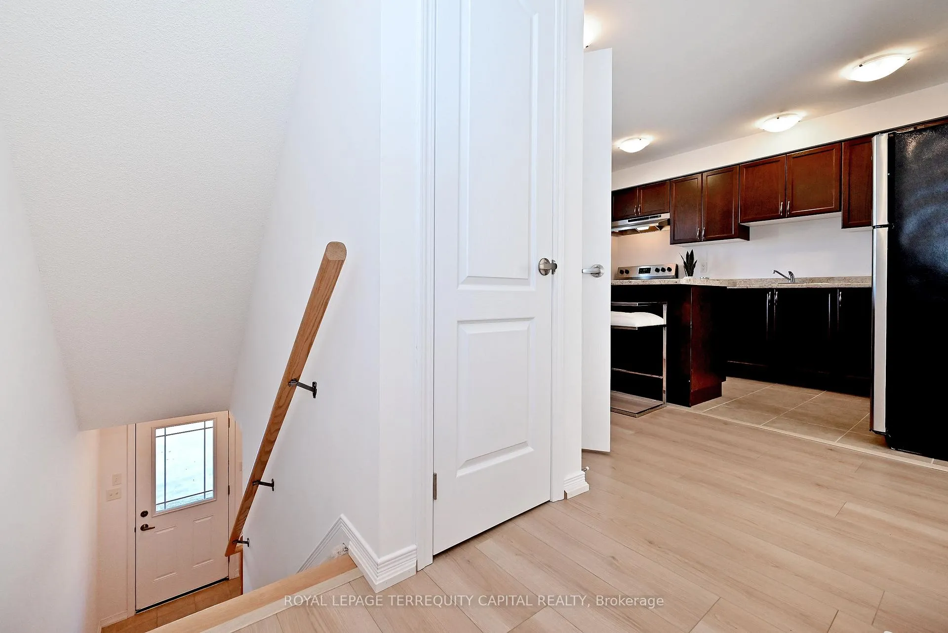Photo 5 of 123 Frank's Way, Barrie, Allandale Heights — HOMEH