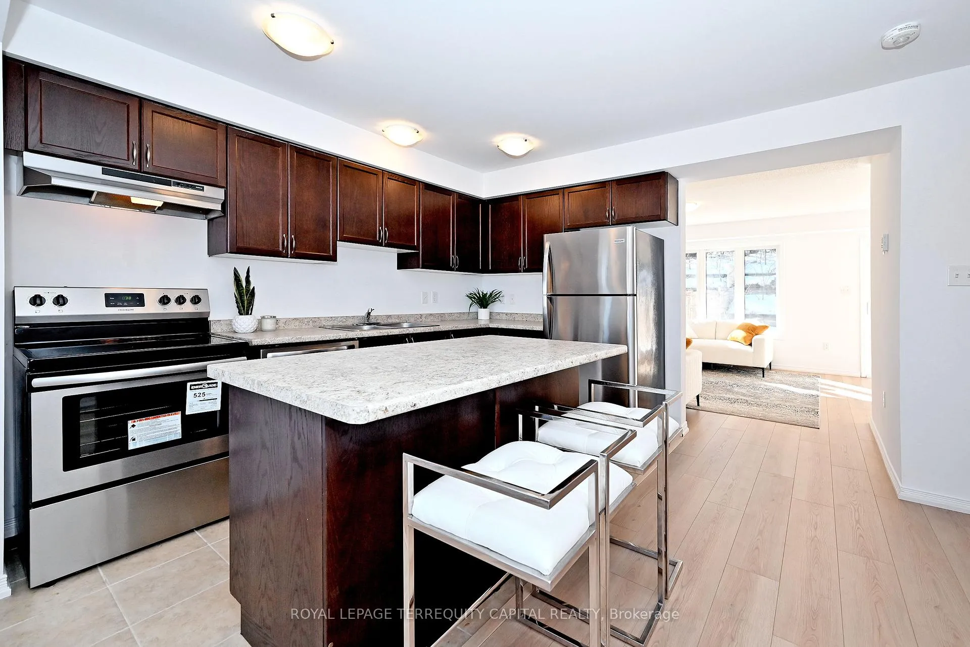 Photo 8 of 123 Frank's Way, Barrie, Allandale Heights — HOMEH