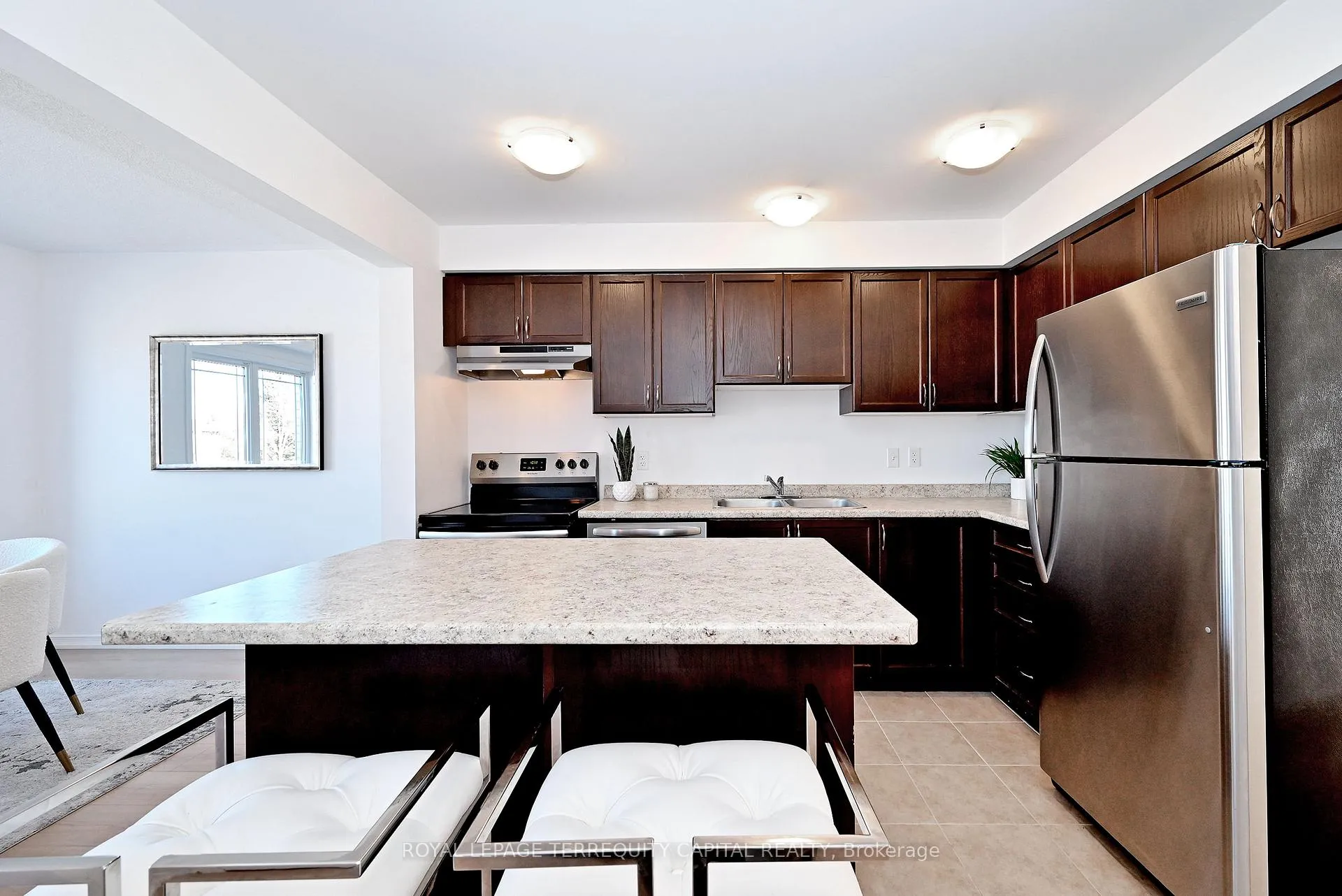 Photo 9 of 123 Frank's Way, Barrie, Allandale Heights — HOMEH