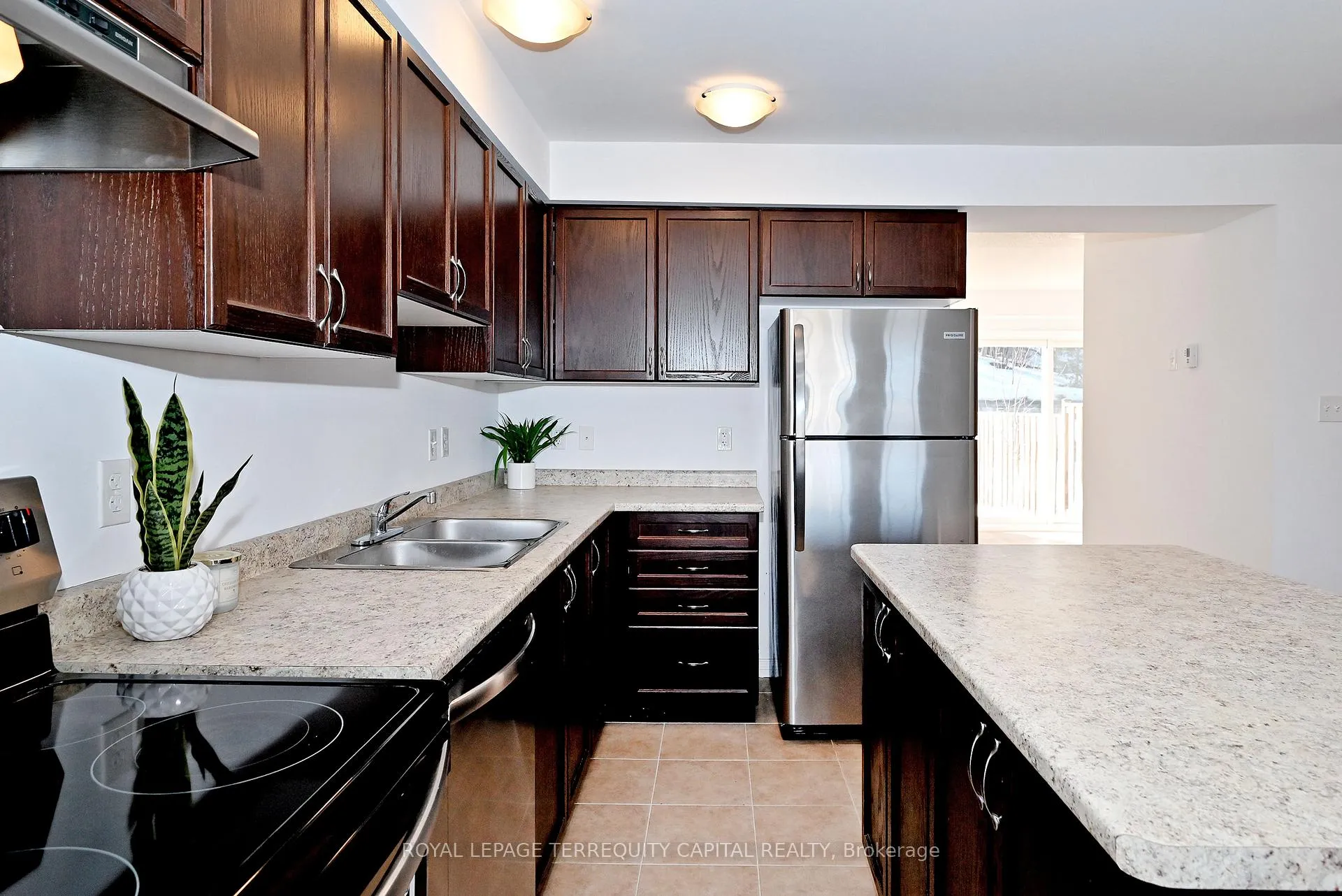 Photo 10 of 123 Frank's Way, Barrie, Allandale Heights — HOMEH