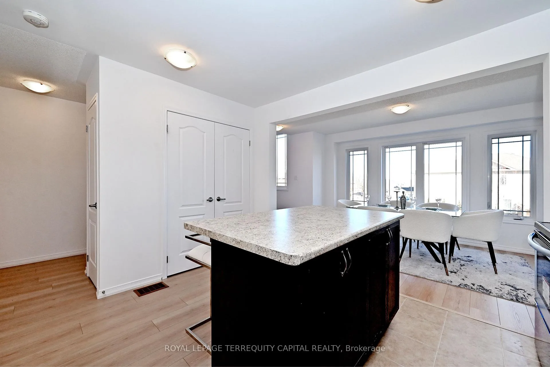 Photo 11 of 123 Frank's Way, Barrie, Allandale Heights — HOMEH