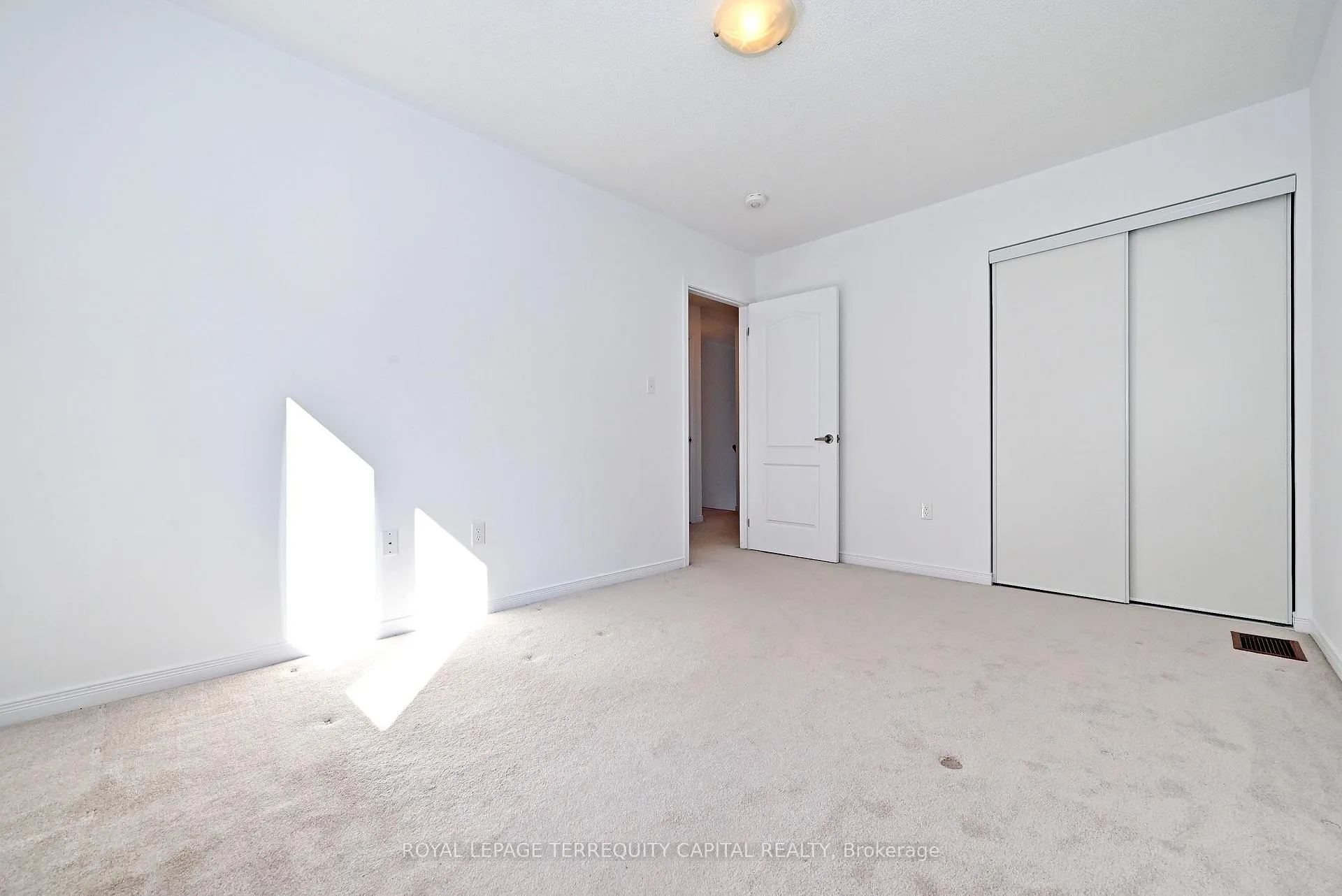 Photo 31 of 123 Frank's Way, Barrie, Allandale Heights — HOMEH