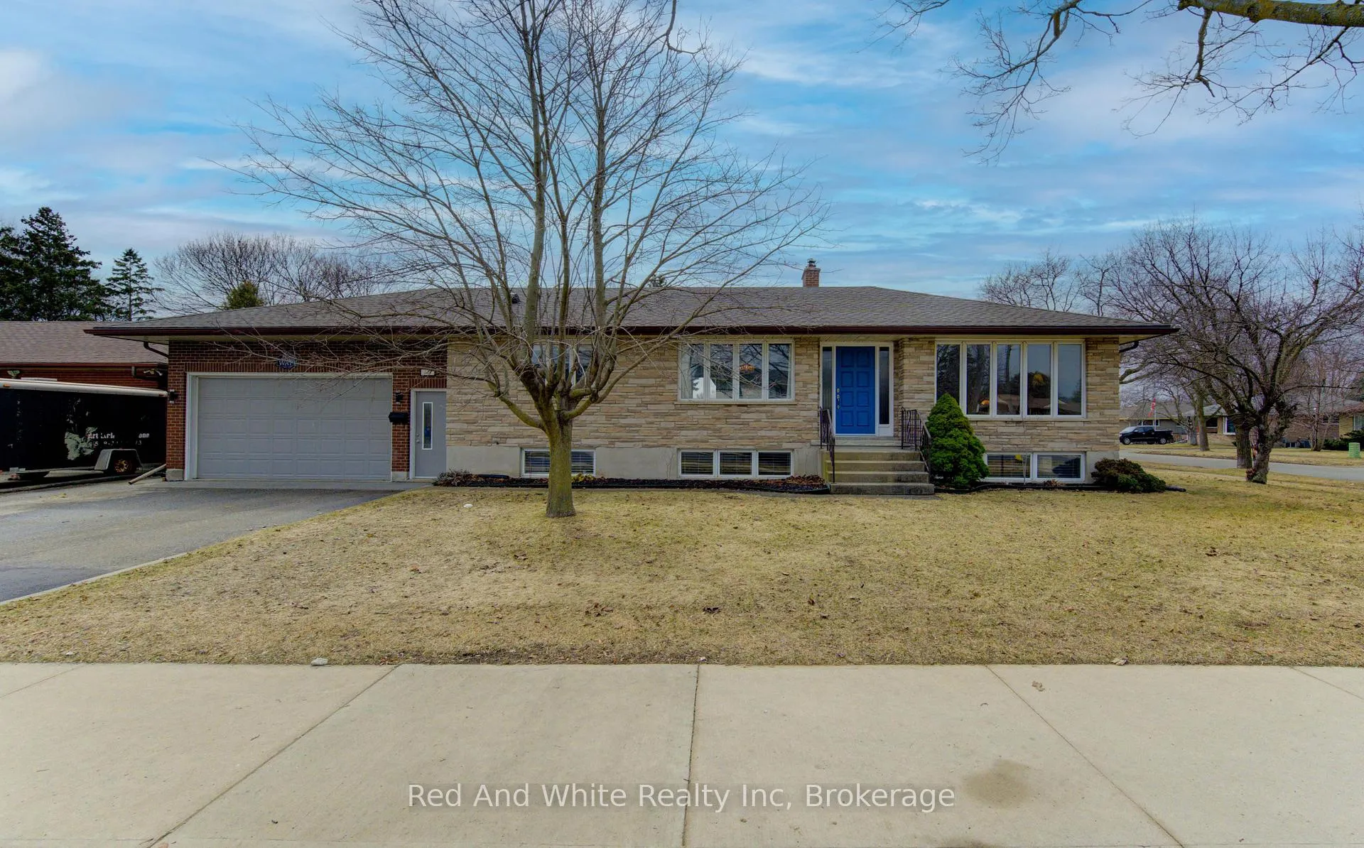 Photo 2 of 449 Greenfield Avenue, Kitchener — HOMEH