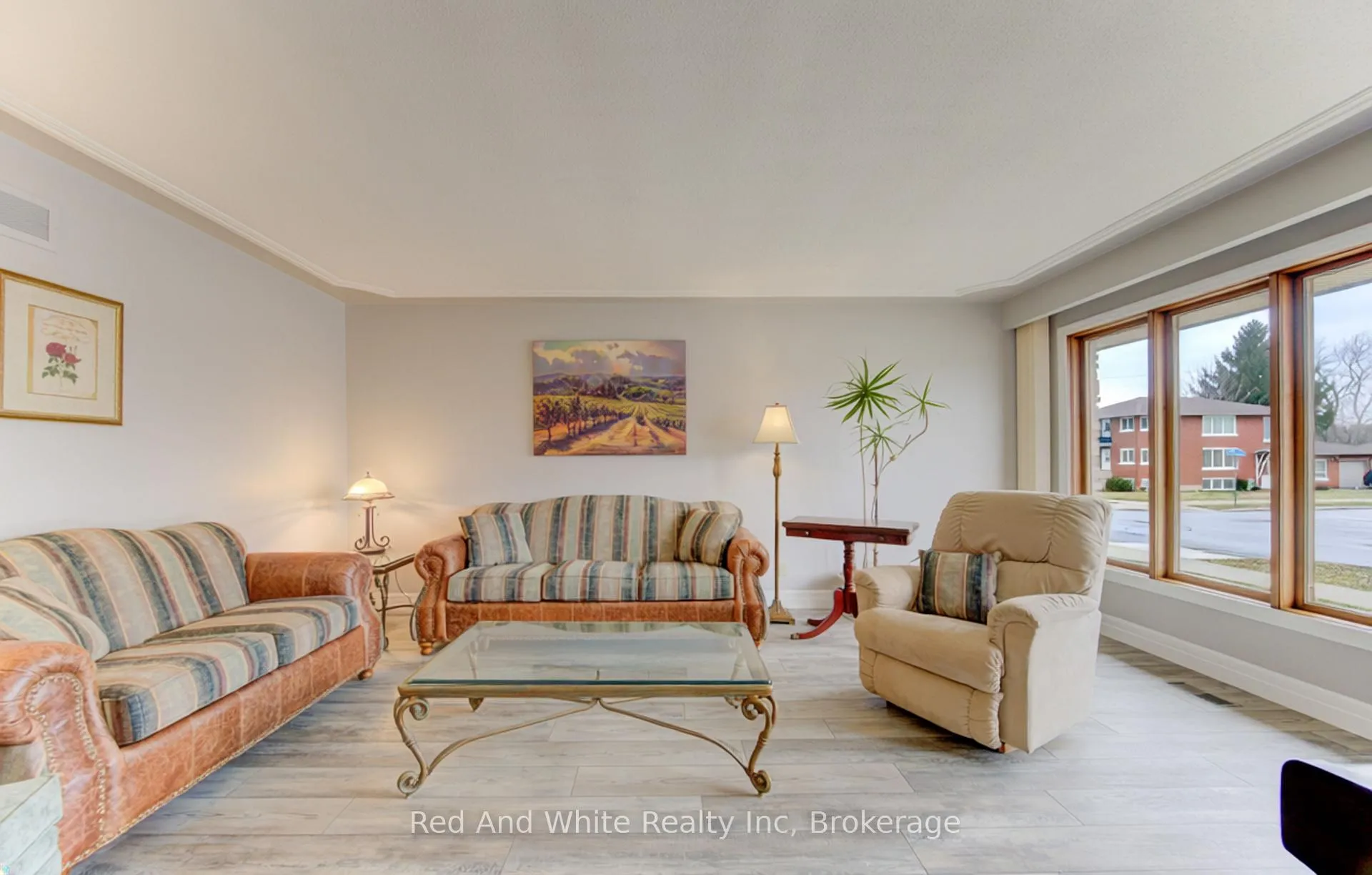 Photo 4 of 449 Greenfield Avenue, Kitchener — HOMEH