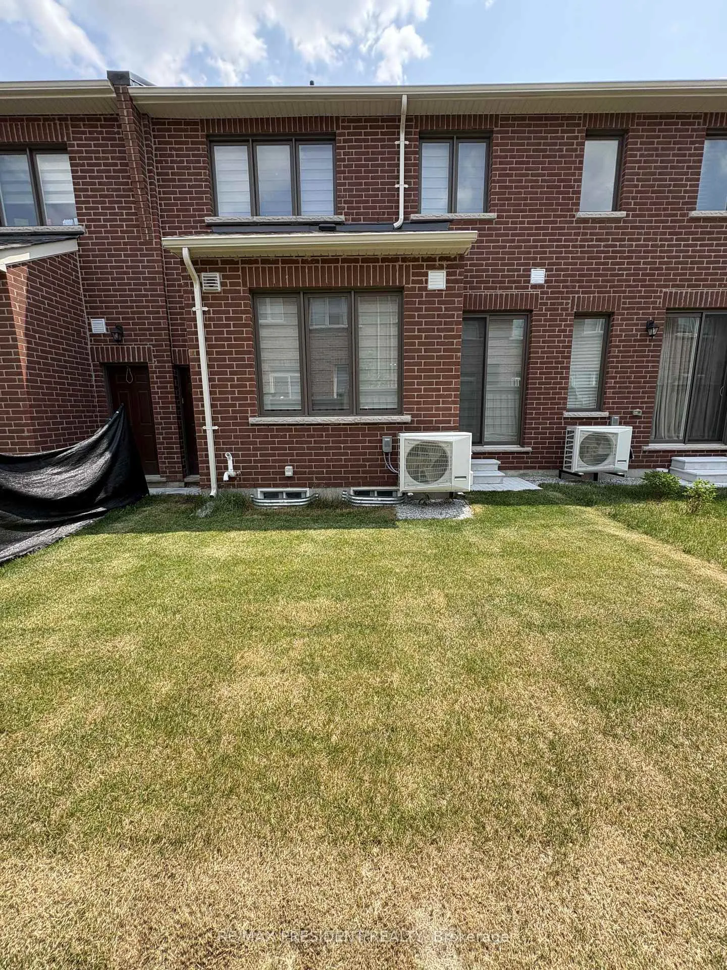Photo 2 of 6 Keppel Circle, Brampton, Brampton West — HOMEH