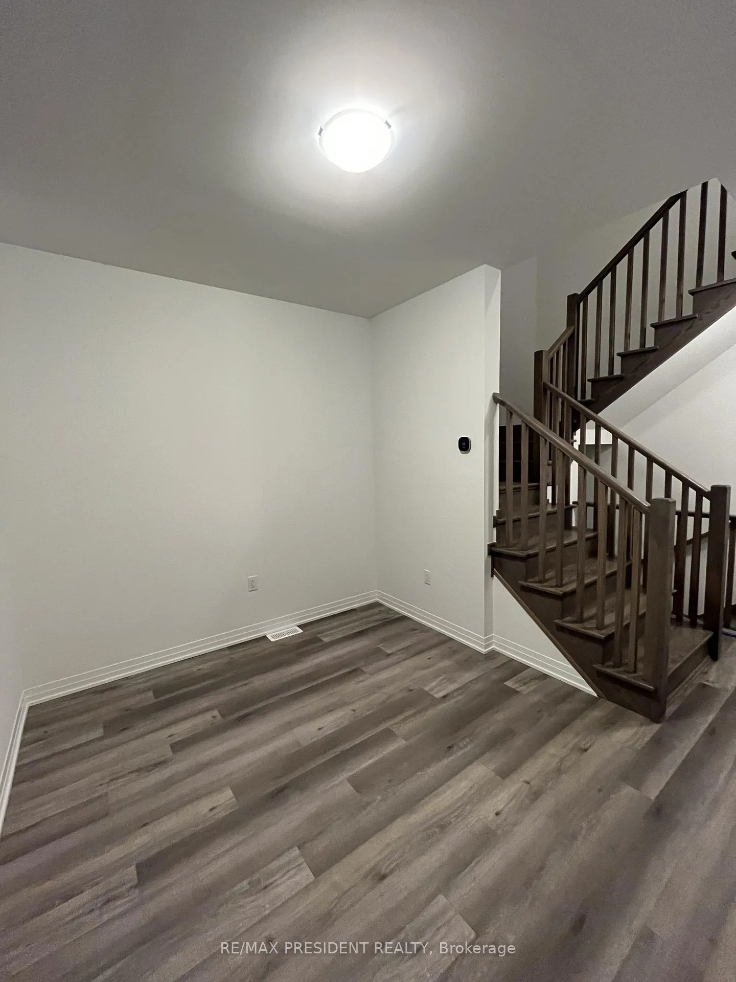Photo 3 of 6 Keppel Circle, Brampton, Brampton West — HOMEH