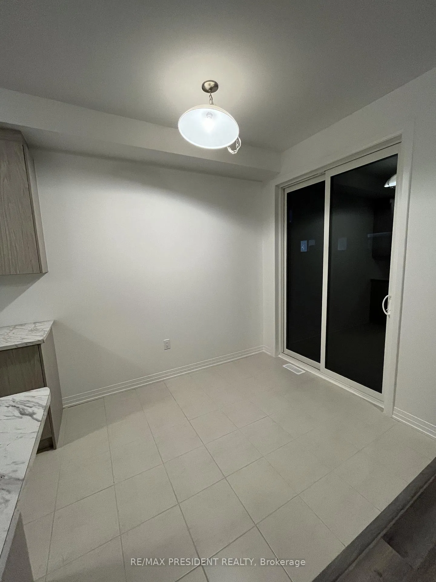 Photo 5 of 6 Keppel Circle, Brampton, Brampton West — HOMEH